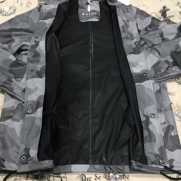 🎁 Rains Unisex AOP Coach Jacket Night Camo - Picture 8 of 12